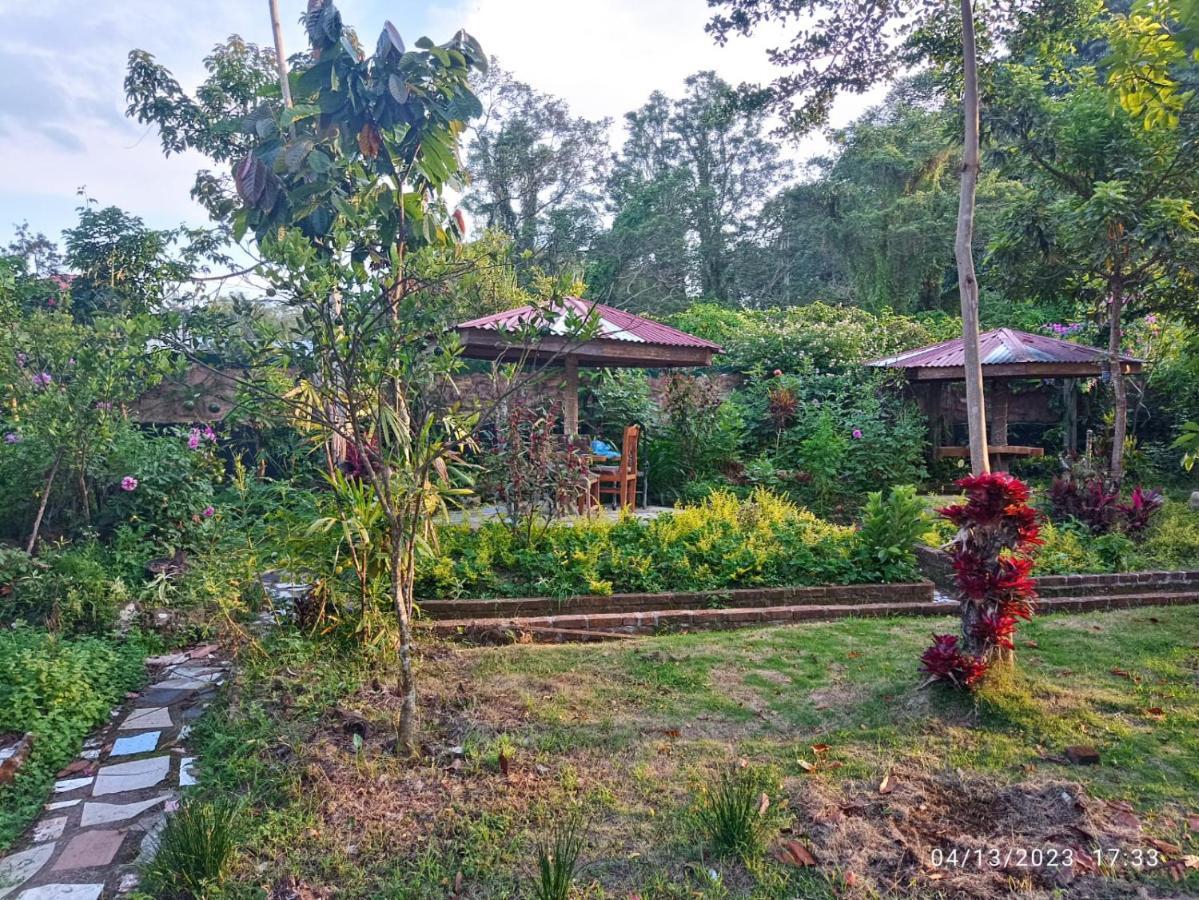 Gabelo Guest House Bukittinggi Exteriör bild