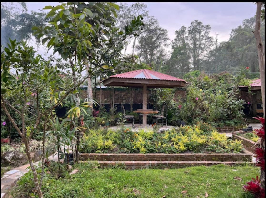 Gabelo Guest House Bukittinggi Exteriör bild