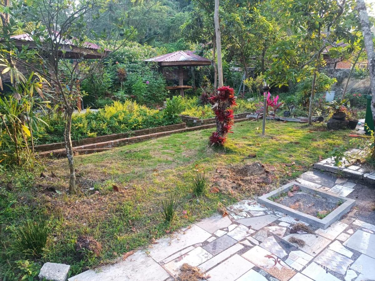 Gabelo Guest House Bukittinggi Exteriör bild